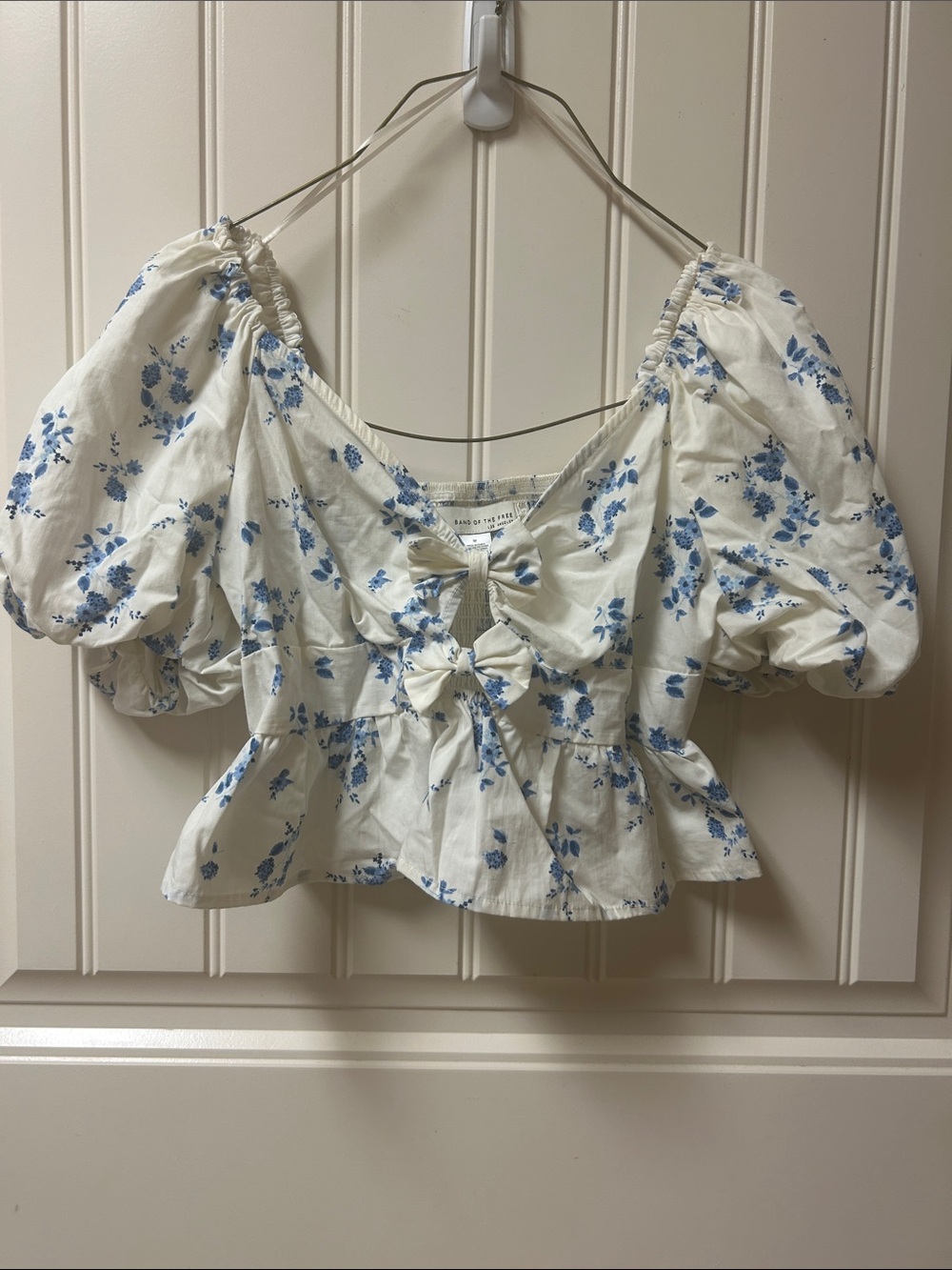 Floral Puff-Sleeve off White Crop Top with Blue Print and Front Bow